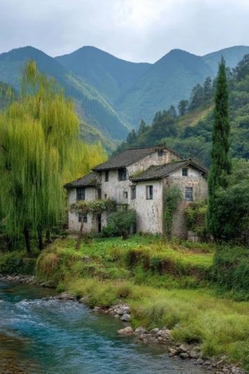 这个春天，我从成都自驾，沿着川西理小路一路前行，美景像幻灯片一样不断闪过