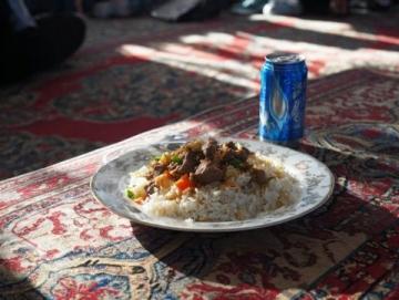 自驾游新疆偶遇奇葩婚宴：一场美食与文化的意外之旅
