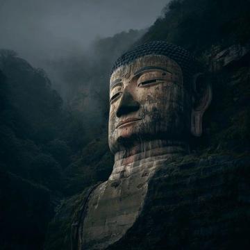 四川旅游胜地:乐山大佛等自然与人文景观齐聚
