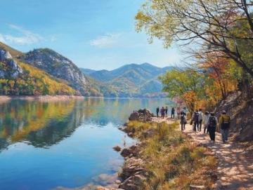 辽宁自驾游好去处:辽阳龙鼎山秋景迷人