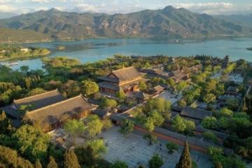 北京青龙峡旅游度假区是一个集青山、绿水、古长城于一体的综合性旅游景区