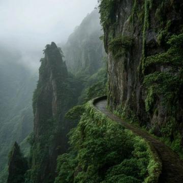 贵州5天旅游攻略:从甲秀楼到黄果树瀑布之旅