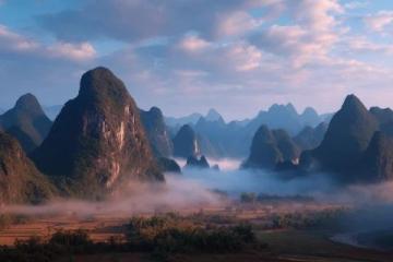 广西藤县石表山：丹霞地貌的自然奇观，世外桃源般的美景探寻