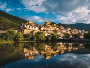 新疆旅游攻略:住宿、精华景点和路线推荐,亲自体验