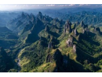 三管齐下保安全：个人防护+景区管理+医疗应急，全方位预防游客蛇咬风险