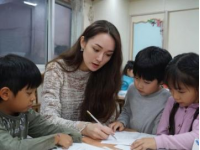 优优经常出游却不上幼儿园，小学成绩优异自律强