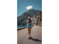 如果我有足够的经济预备金和丰富的自由时光，我会倾向于定期旅行，但这将取决于我的个人爱好和现实情况。