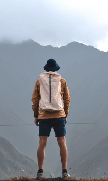 出去旅游,尤其是夏天,又爱出汗,天气也经常下雨,所以选择速干的衣服非常重要