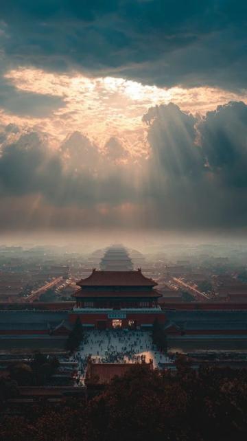 暑期北京旅游盛况空前:烈日风雨阻挡不了游客的热情