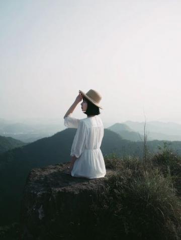 天津蓟州九山顶自然风景区以1078.5米的海拔矗立为**天津之巅**