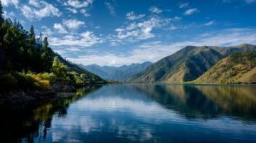 新疆禾木旅行指南：学生党的专属行程规划与最佳游览时机