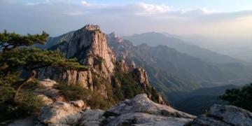 攀登五岳之巅:泰山全景游指南