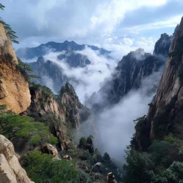 天津蓟州九山顶自然风景区以1078.5米的海拔矗立为**天津之巅**
