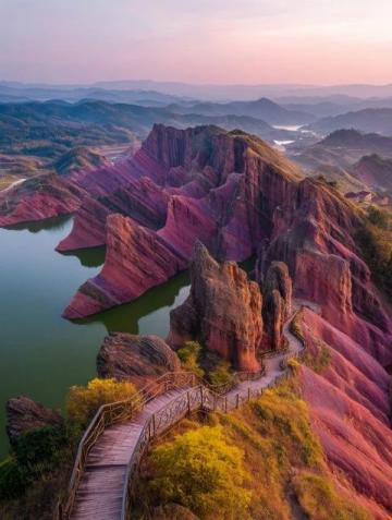 河北省平山驼梁自然风景区:避暑胜地与独特景观之旅