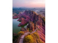 河北省平山驼梁自然风景区：避暑胜地与独特景观之旅