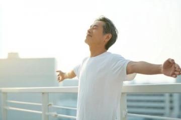 揭秘健康长寿之道：乐观心态与良好生活习惯的完美结合