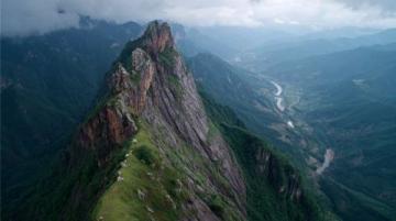 天津蓟州九山顶自然风景区以1078.5米的海拔矗立为**天津之巅**
