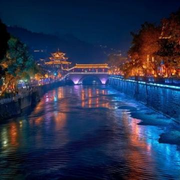 桂林穷游的详细攻略,涵盖交通、住宿、景点、美食和省钱技巧,适合预算有限的旅行者