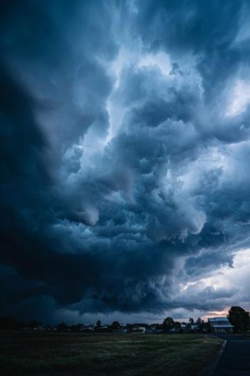 高原遇暴雨:紧急应对策略与安全须知