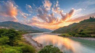 德庆景区﻿﻿德庆旅游德庆县坐落在广东省肇庆市西部、西江中游北岸