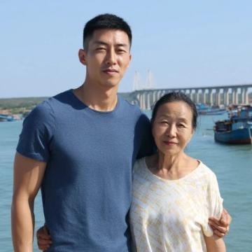 昨晚熬夜看陈行甲俞敏洪瑞士之旅直播太上头了