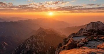 华山旅游攻略:门票、交通、必玩景点和安全须知