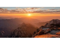华山旅游攻略：门票、交通、必玩景点和安全须知