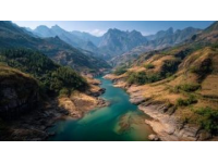以下是一份成都周边景区两日游的旅游攻略，以都江堰和青城山为例
