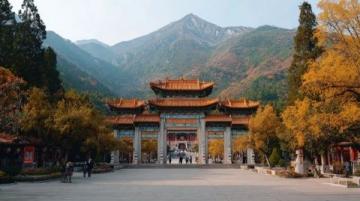 河北保定市旅游攻略:历史文化景点、自然风光景点、红色旅游景点、美食推荐、住宿选择和交通指南。