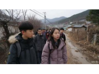 李先生带领全村老人免费旅行，用行动打破年龄界限