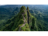 贵州兴义万峰林：中国5A级锥状喀斯特地貌奇观景区