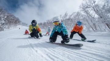 清明踏雪游可可托海:滑雪胜地及周边景点全攻略