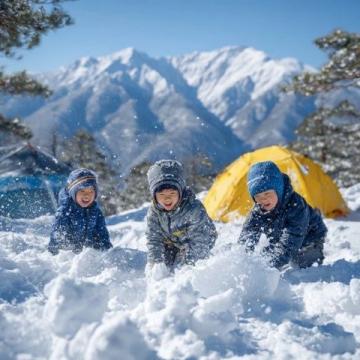 冬日奇观：武安七步沟景区冰雪盛景引游人如织