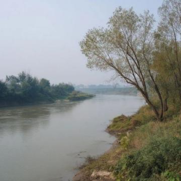 本溪大峡谷位于本溪市南芬区解放村,是一个集自然景观与刺激项目于一体的旅游胜地
